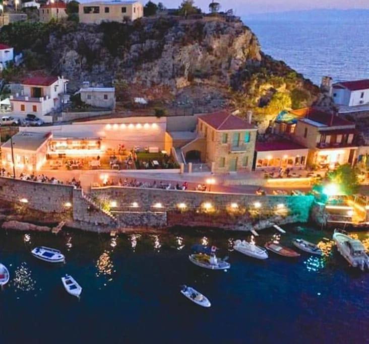 80 τ.μ. δίπλα από την θάλασσα στην ελιά.